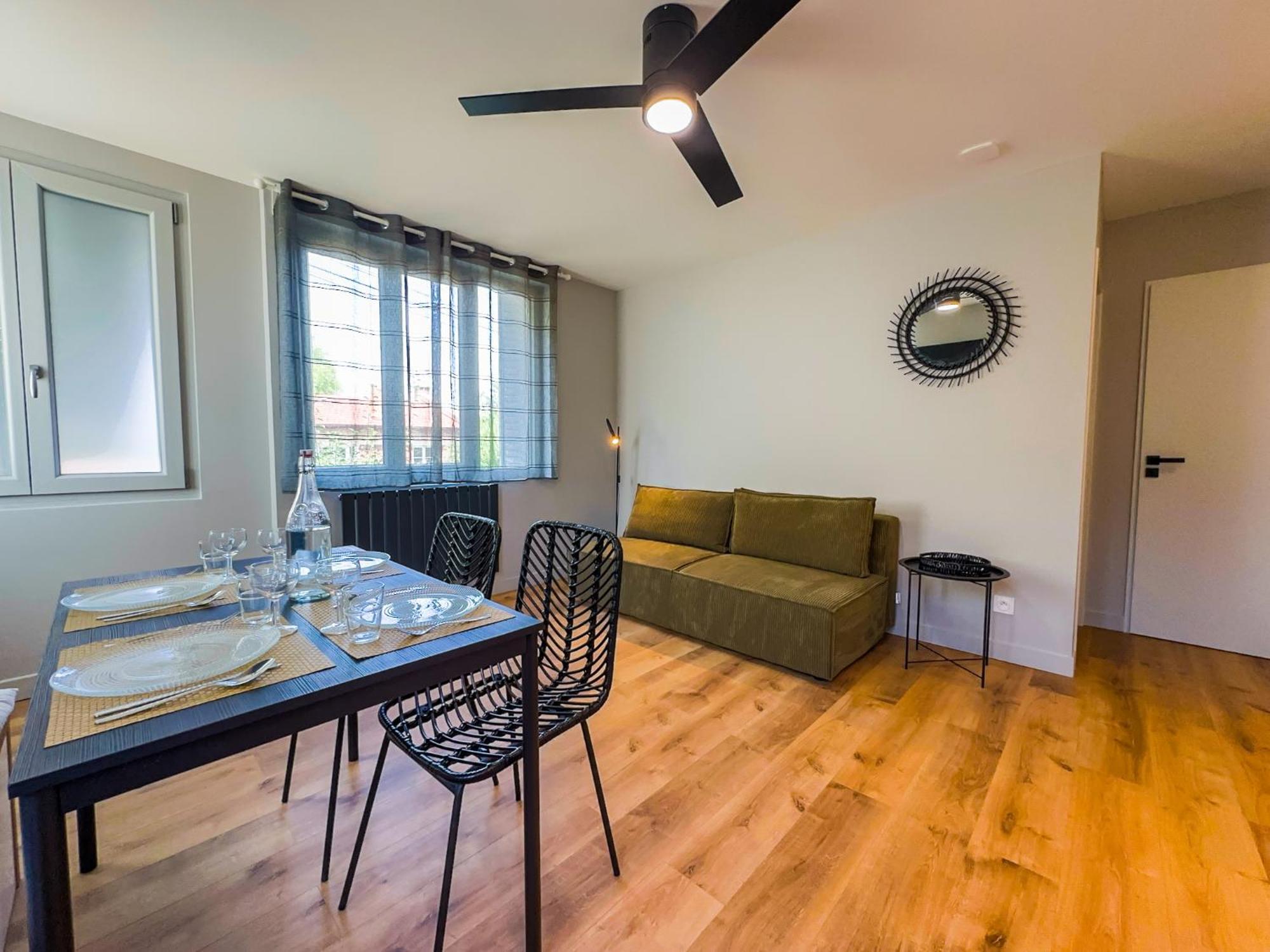 Serenity Suite Vénissieux 外观 照片